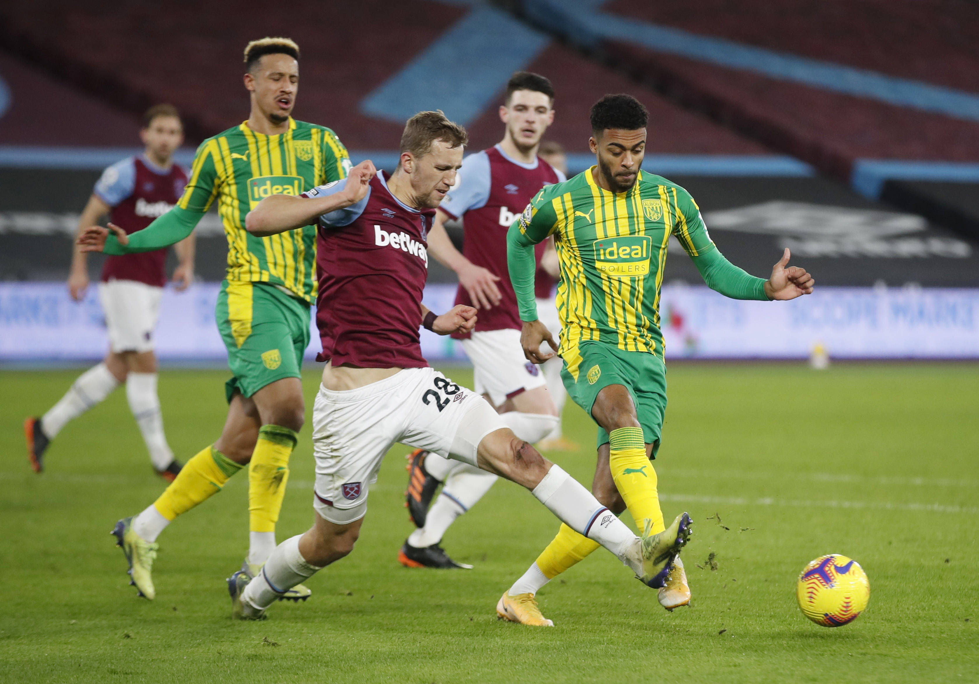 一个地处中 一个地处中